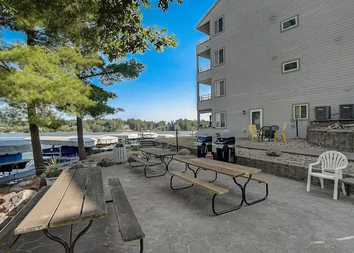 Dells Lakefront Escape - Couples Or Families